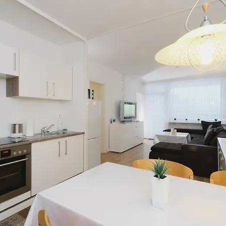 2 Bedroom Cozy In جوسلار